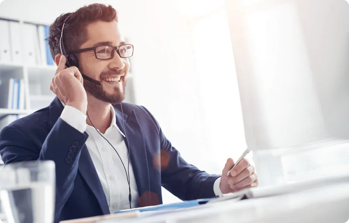 A trader using Smartphone to contact TheBullsFX